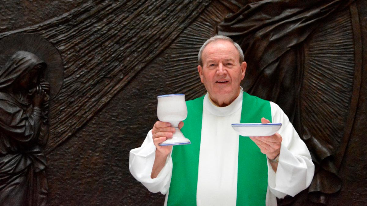 Tomás Priego en el altar